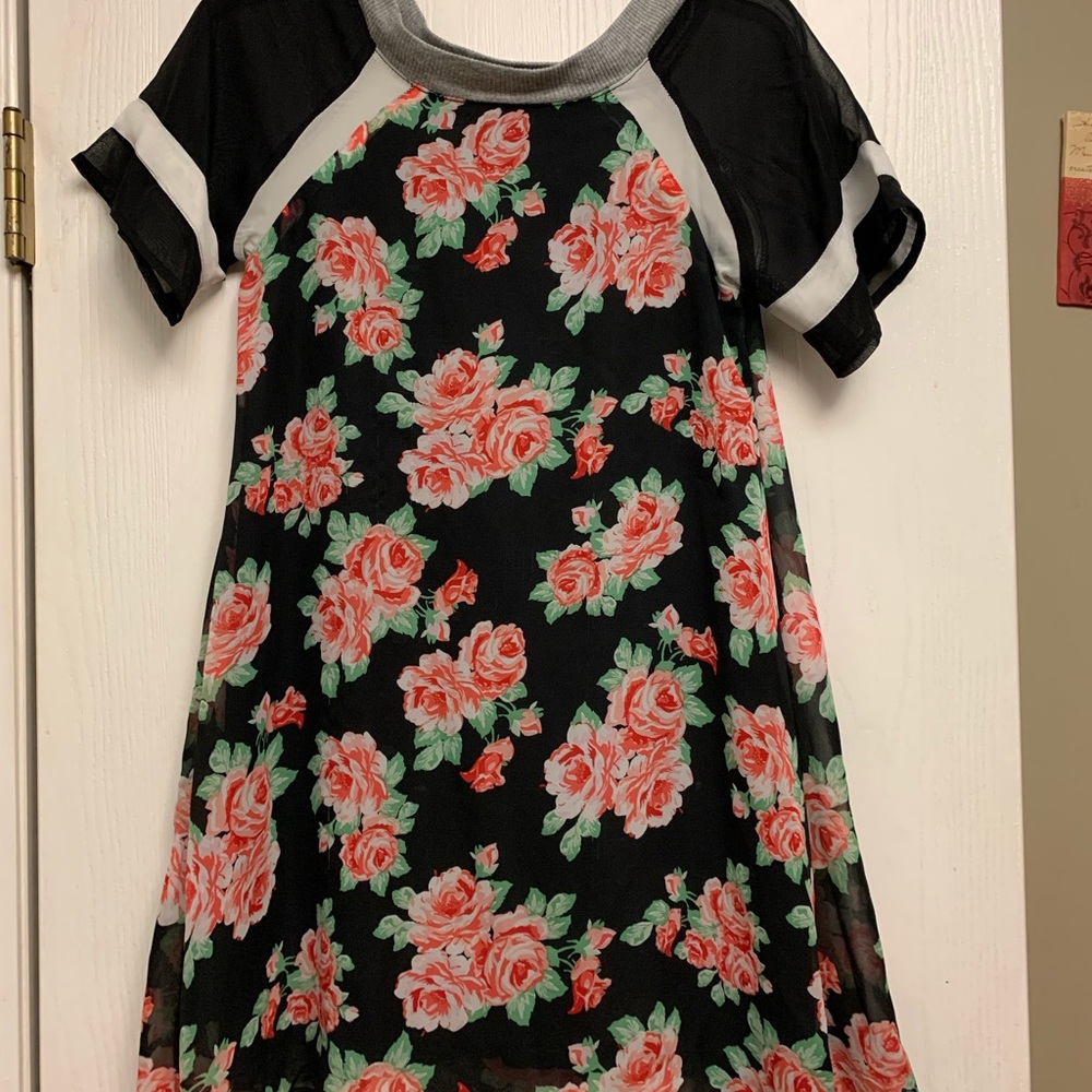 Girls cute sporty Floral looking dress size 8